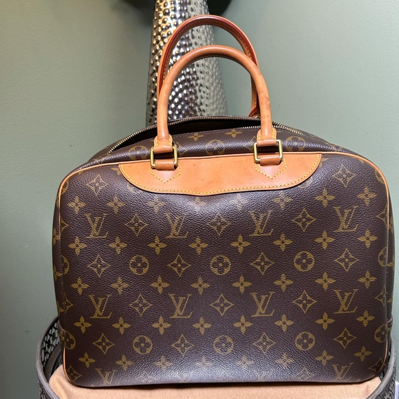 Authentic Louis Vuitton Monogram Deauville Handbag - Picture 7 of 8
